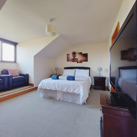 Private Accommodation In House Close To Galway City Buitenkant foto