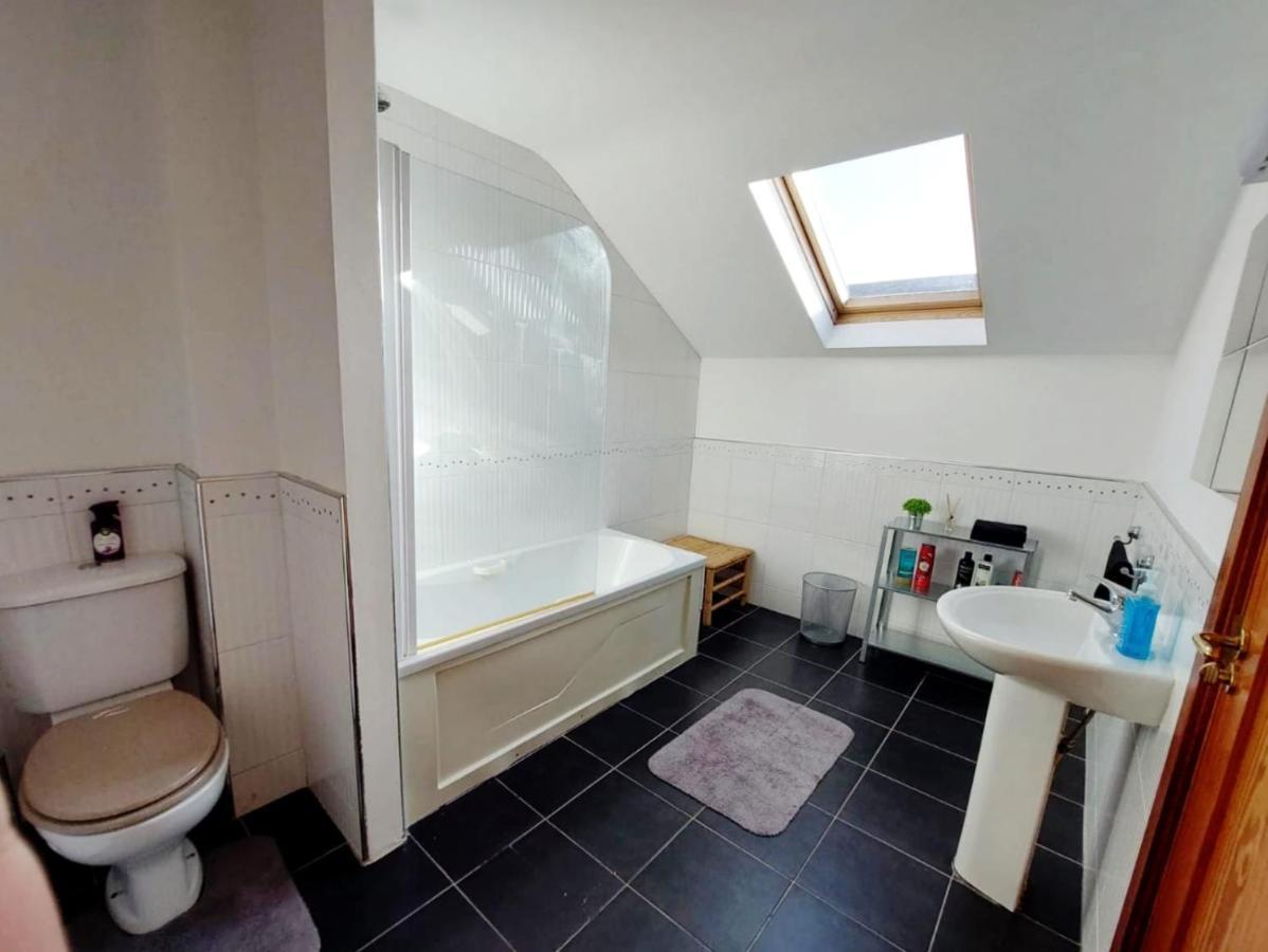 Private Accommodation In House Close To Galway City Buitenkant foto